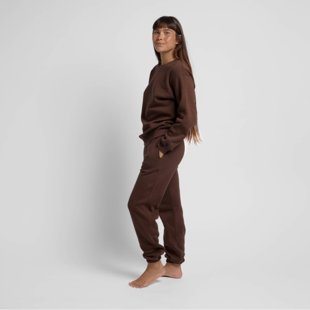 Parachute Organic Cotton Women's Classic Sweatshirt and
Sweatpants in Raisin